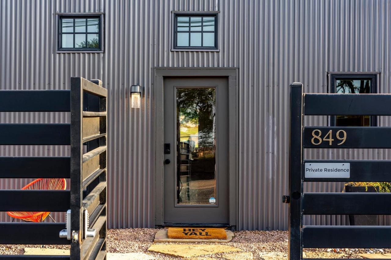 הוילה פרדריקסברג Container Haus Pet Friendly With Cowboy Pool מראה חיצוני תמונה