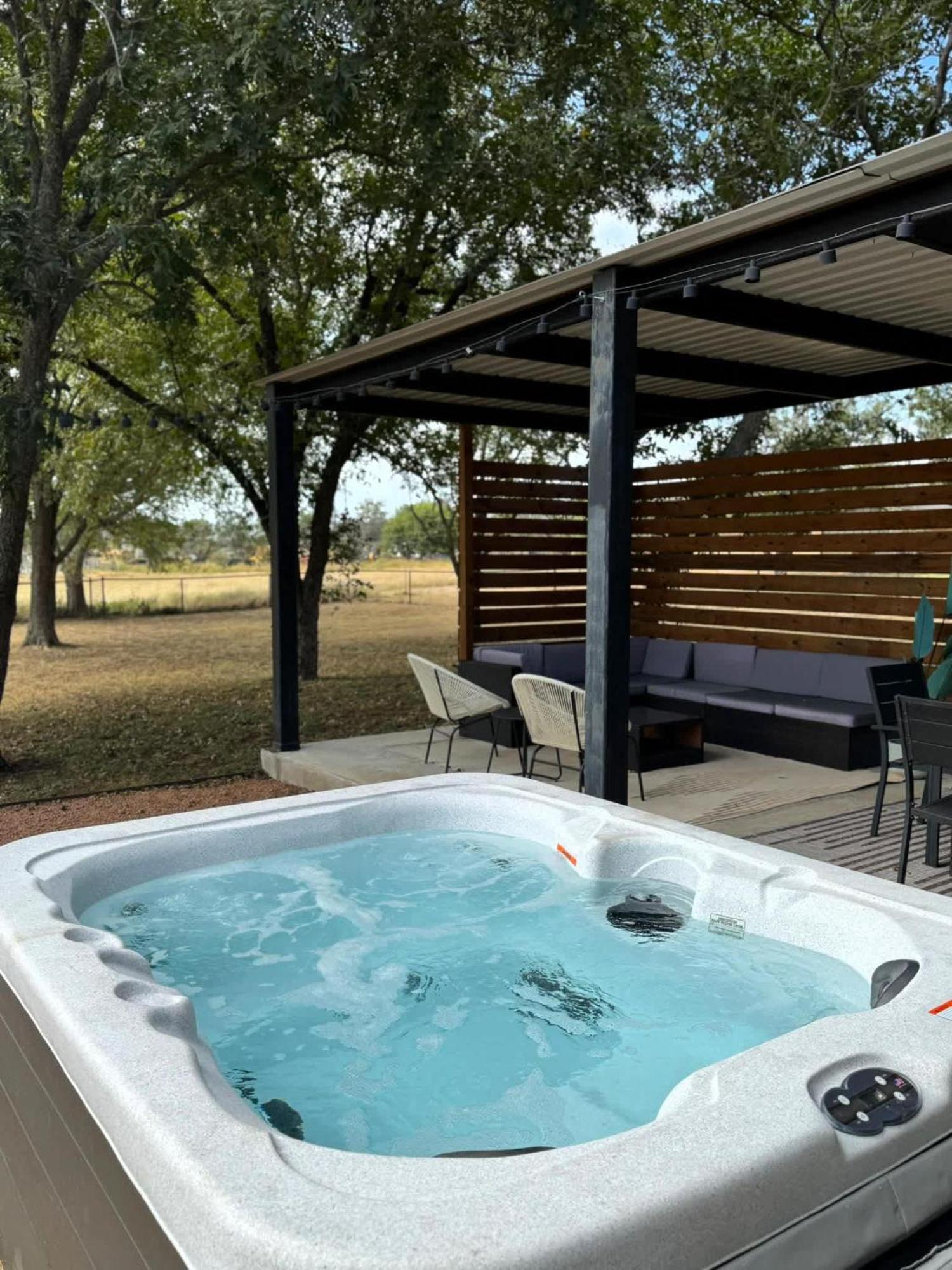 הוילה פרדריקסברג Container Haus Pet Friendly With Cowboy Pool מראה חיצוני תמונה