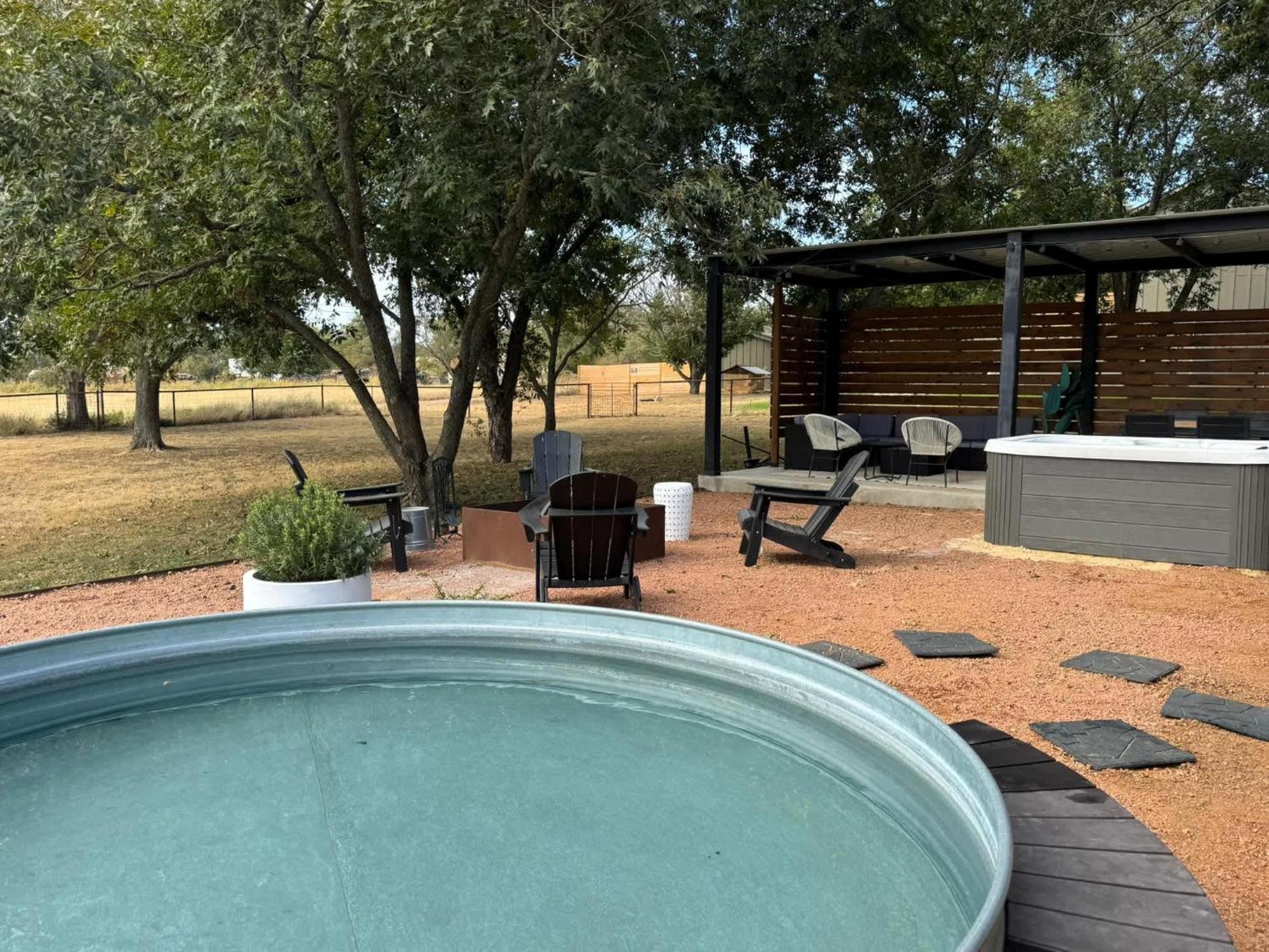 הוילה פרדריקסברג Container Haus Pet Friendly With Cowboy Pool מראה חיצוני תמונה